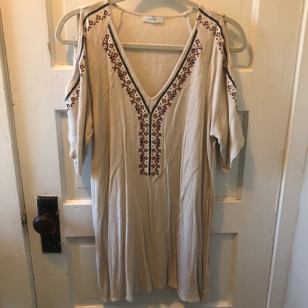 Open-shouldered Lush Dress